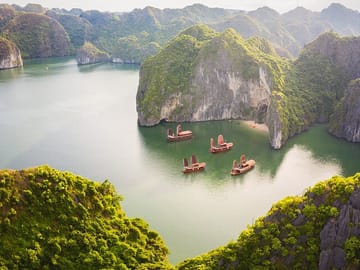Lan Ha bay overview
