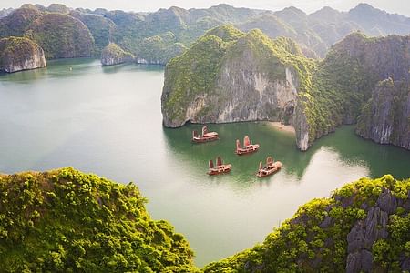 Lan Ha Bay Luxury Cruise 2D/1N: Kayaking & Swimming at the pristine places