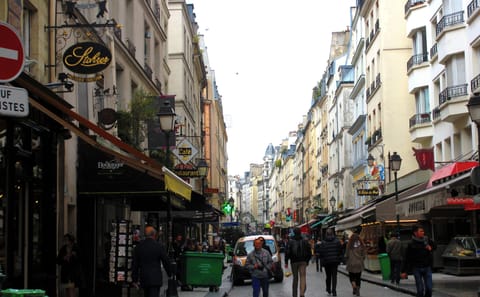 Gourmet Food Walking Tour in Central Paris: Les Halles & Montorgueil