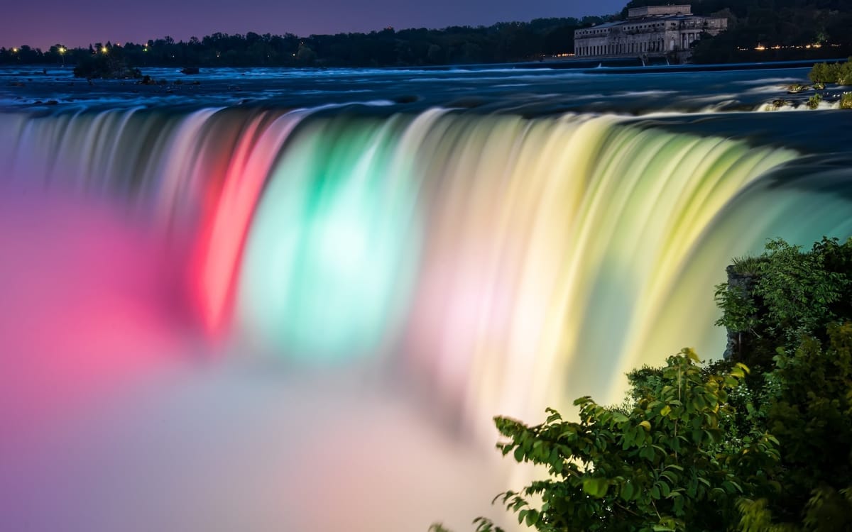 Niagara Falls Night Illumination Tour: American, Bridal & Horseshoe Falls