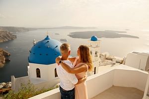 Personal Travel and Vacation Photographer Tour in Santorini