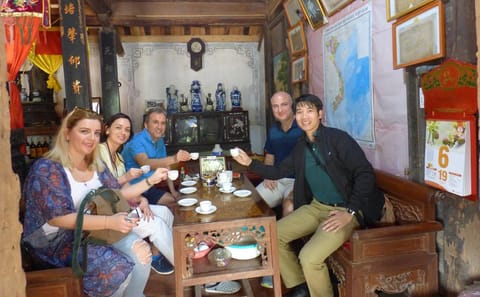 Cultural Bike and Minivan Tour of Duong Lam Village, Hanoi