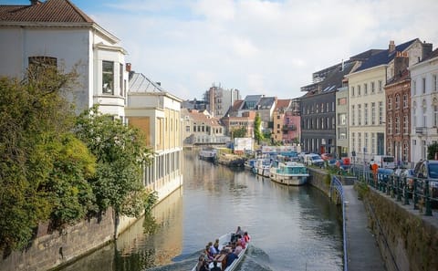 Private Walking Tour of Ghent: Gravensteen and City Hall
