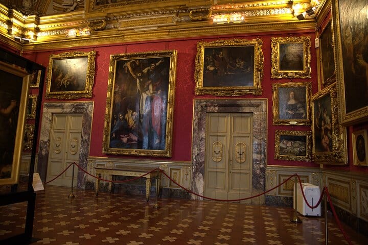 Florence: Palazzo Pitti Priority Entry Experience with Audio Guide