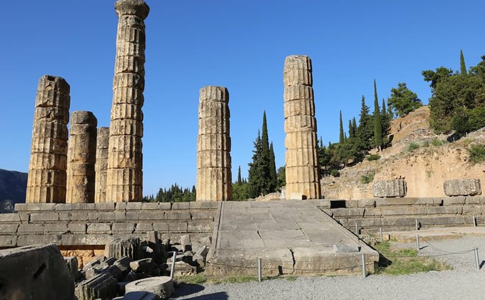 Private Full Day Tour of Delphi and Arachova from Athens