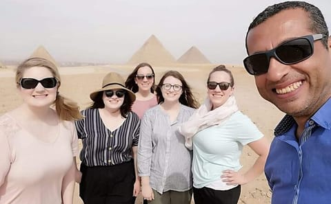 Cairo Day Tour: Pyramids of Giza, Egyptian Museum & Bazaar