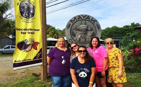 Coxen Hole City Tour with Sloth Encounters and Chocolate Factory
