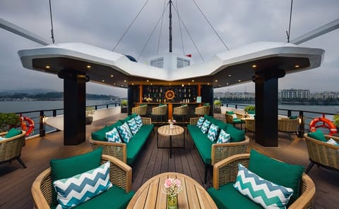Halong Bay Catamaran Cruise with Lunch from Hanoi