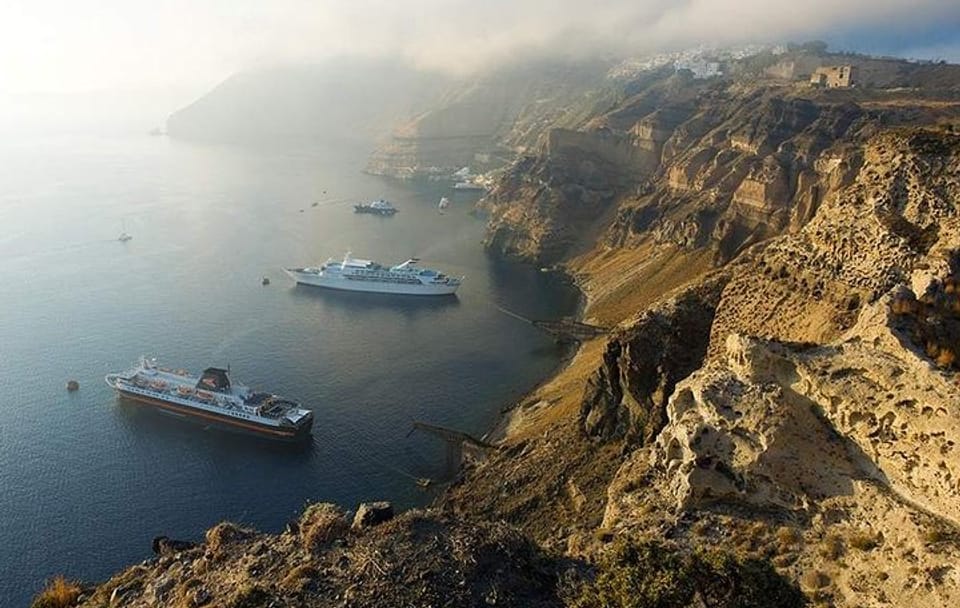 Guided Fira Tour with Greek Coffee or Cocktail Experience