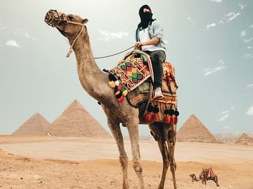 Private Guided Tour of Giza Pyramids and Saqqara in Cairo