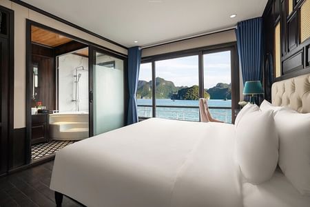 Ha Long Bay 2-Day Trip with Sightseeing and Kayaking