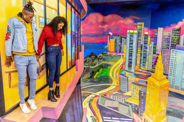 Museum of Illusions Tour and Dhow Dinner Cruise in Dubai