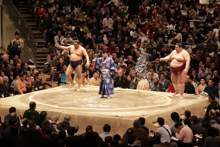 Sumo Tournament Experience in Osaka
