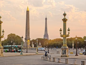 Walking Tour of Paris Holiday Markets and Iconic Landmarks