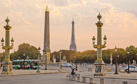 Walking Tour of Paris Holiday Markets and Iconic Landmarks