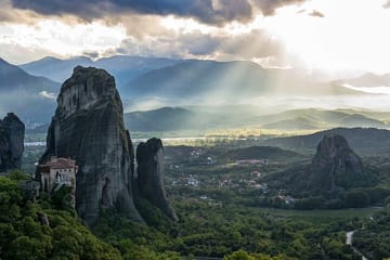 Private Day Trip from Athens to Delphi and Meteora with Dinner