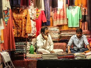 Cultural Shopping Tour of Local Markets in New Delhi