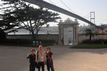 Istanbul Two Continents Tour with Dolmabahçe Palace and Cruise