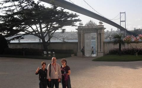 Istanbul Two Continents Tour with Dolmabahçe Palace and Cruise