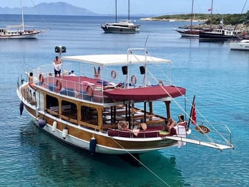 Pirate Boat Tour with Lunch in Bodrum City, Türkiye