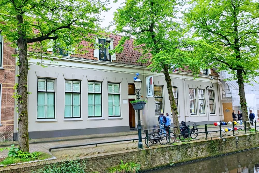 Street view of the Piet Mondriaanhuis along the route of the outdoor detective tour in Amersfoort.