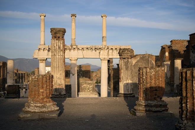Private Tour to Pompeii and Positano and Vietri Sul Mare