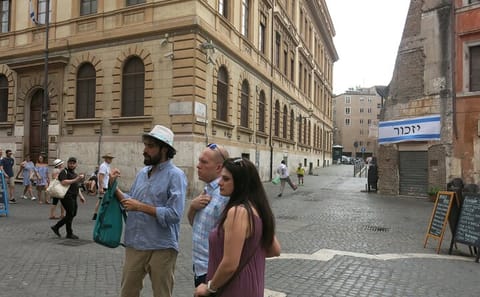 Private Walking Tour of the Jewish Ghetto and Roman Cuisine