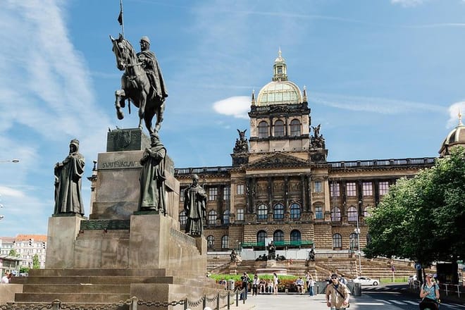 Budapest Private Transfer from or to Prague 6