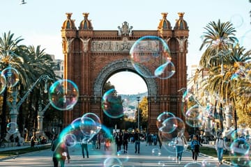 Photography Session at Arc de Triomf in Barcelona