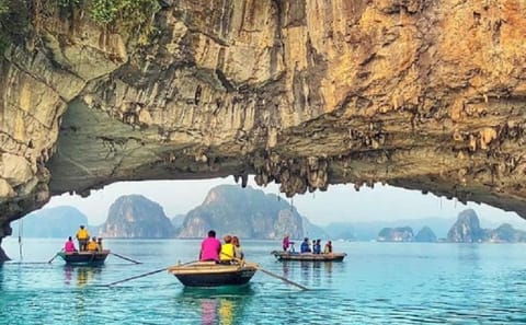 Halong Bay Day Cruise from Hanoi with Kayaking and Hiking