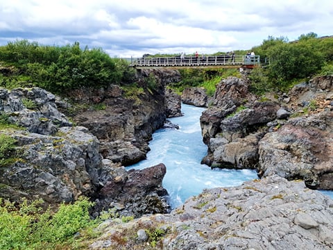 Deutschsprachige Kleingruppen-Tagestour Westisland - Wasserfälle Hraunfossar, Heißwasserquelle Deildartunguhver & Baden im Krauma Spa, photo 8