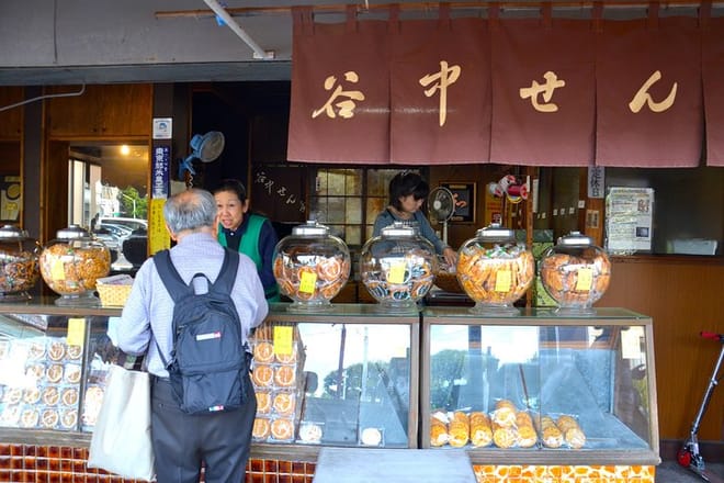 Yanaka - senbei shop