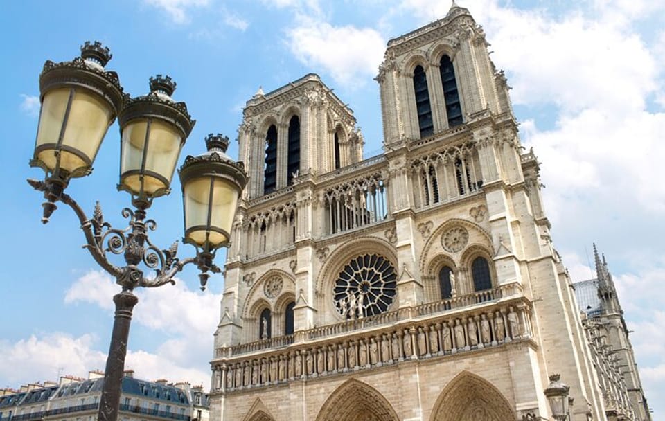 Notre Dame Interior Tour with Crypt, Macaron or Lunch