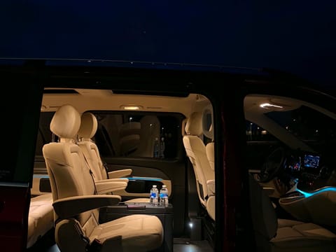 Cruise Port → Keflavík Airport – Private Transfer (1–6 Passengers), photo 4