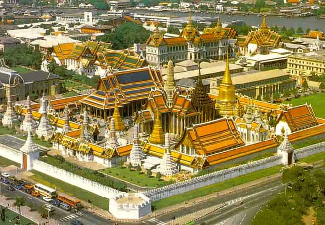 Bangkok: Join walking Tour Grand Palace, Wat Pho, Wat Arun, Flower Market 4