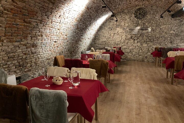 Private group Wine tasting in the dark with Sommelier (50 min)