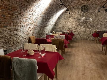 Private group Wine tasting in the dark with Sommelier (50 min)