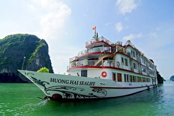 Bai Tu Long Bay Luxury Cruise with Kayaking and Swimming