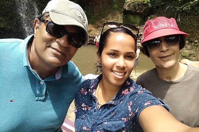 Tour guide Naomie in the middle of clients at the waterfall