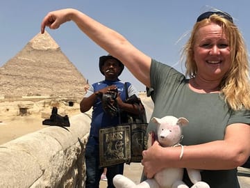 Low- Cost Guiding Tour to Pyramids of Giza & Sphinx