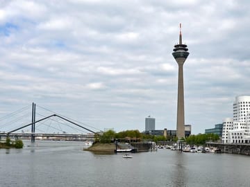 Dusseldorf Essentials: Old Town, Rhine River & Architecture Tour