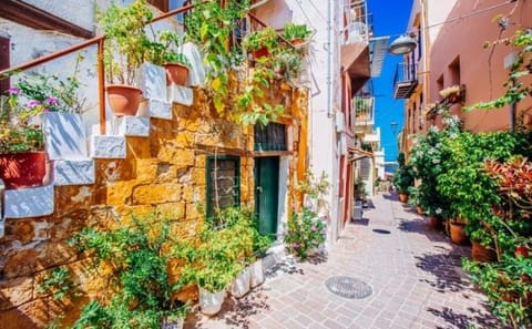 Chania Town and Kournas Lake Day Trip from Rethymno