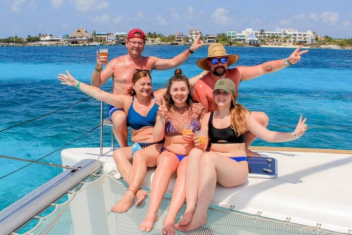 Cancún Catamaran to Isla Mujeres + Snorkel, Open Bar & Lunch 2