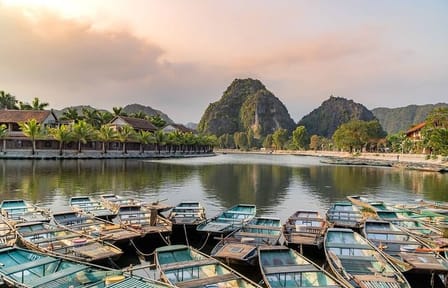 Luxury Day Tour of Hoa Lu and Tam Coc from Hanoi