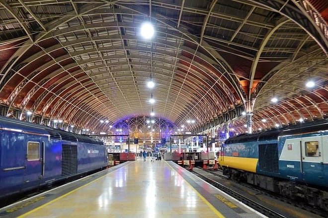 Private transfers between Luton Airport - London Paddington Train Station photo 3