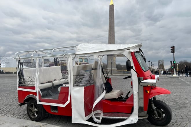 Private Highlights of Paris Tuk-Tuk Experience