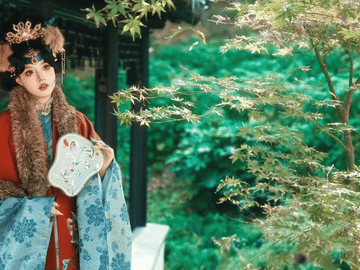Suzhou: Classical Hanfu Photoshoot on Pingjiang Road