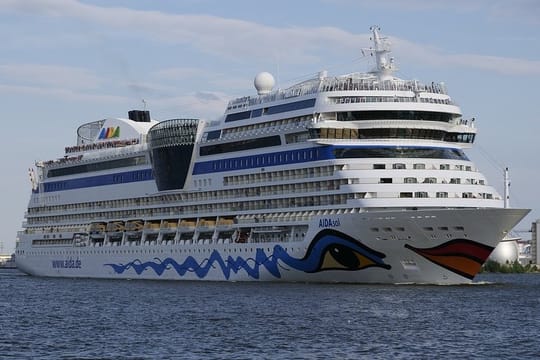Private transfers to/from London Tilbury Cruise Port and London Luton Airport