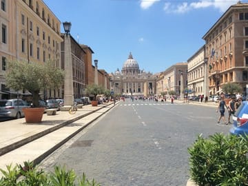 Vatican Museum surrounding walking food tour
