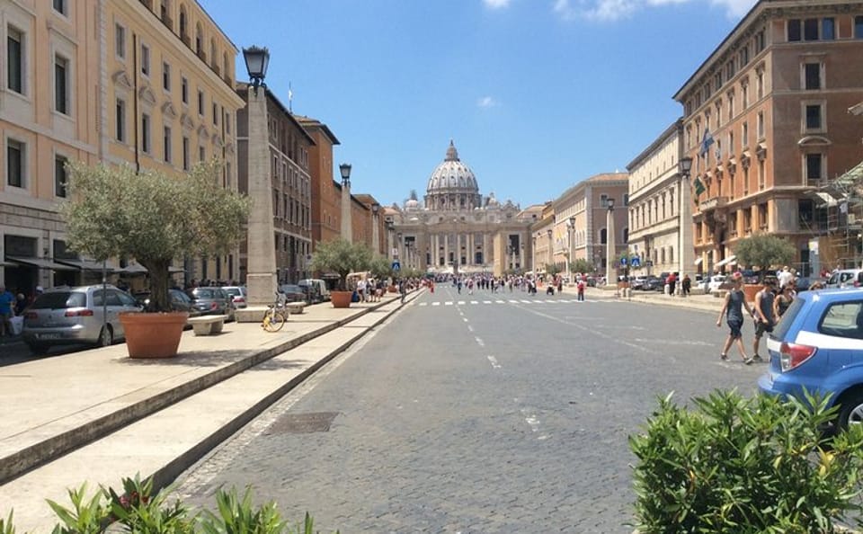 Walking Food Tour of Vatican Museums and Neighborhood